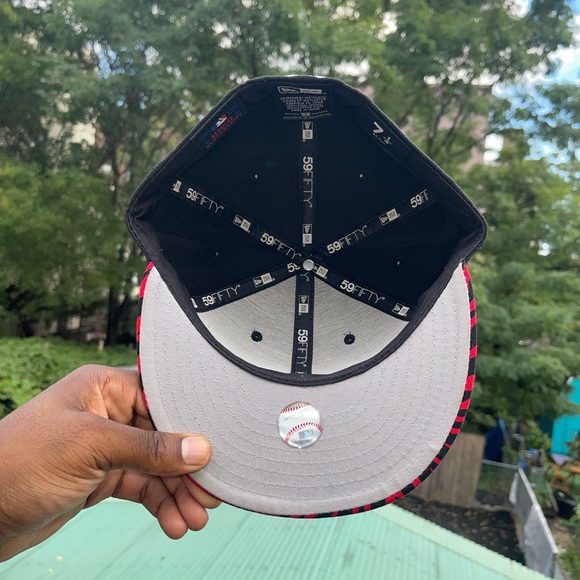 Miami Marlins “New Era” Cap - Picture 6 of 7